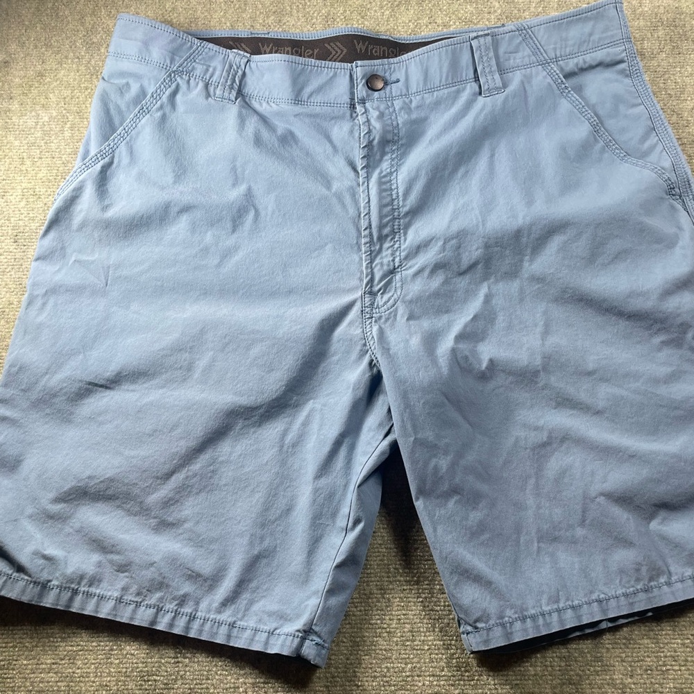 Wrangler Men's Sky Blue Flat Front Shorts